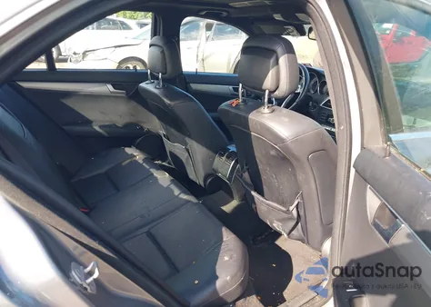 2014 Mercedes-Benz C 300 Sport 4Matic z USA, uszkodzony, nr VIN WDDGF8ABXEG231794